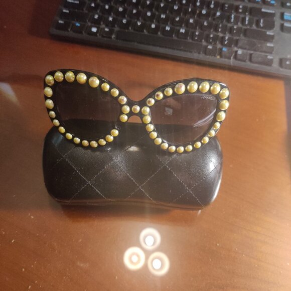 CHANEL pearl Runway  sunglasses New - Picture 4 of 4